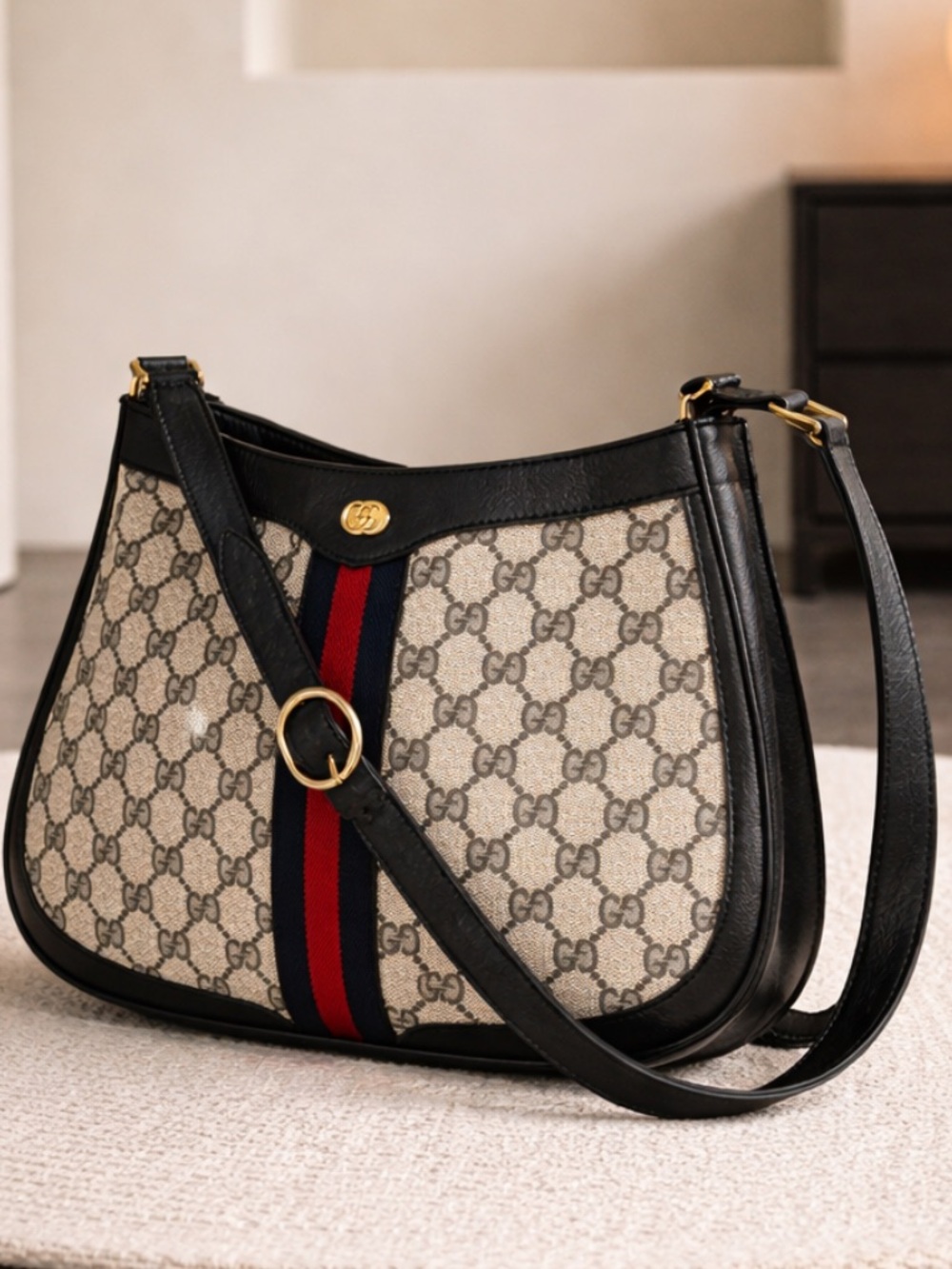 Authentic Gucci Sherry Line GG Canvas navy/red Shoulder Bag.